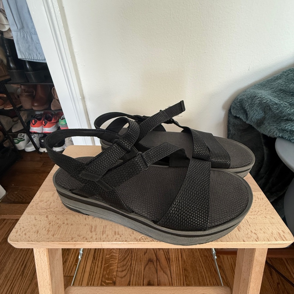 Baretraps Malyka 1-1 1/2 in Platform Strappy Sandals Woman’s 9 - Picture 2 of 6